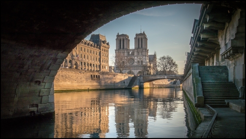 La cattedrale di Notre Dame da sotto il pont Saint Michel